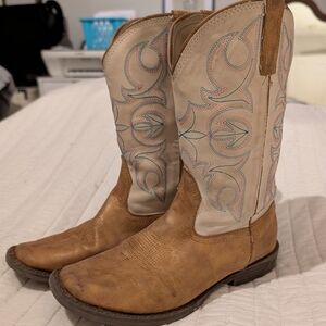 Roper Beige and Cream Leather Cowboy Boots